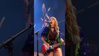 Legendary Taylor Swift performance with Bryan Adams! 🎸