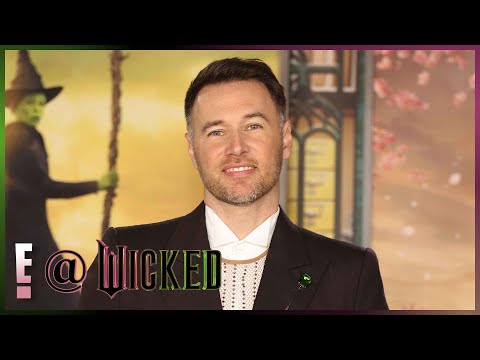 ‘Wicked’ Choreographer Christopher Scott APPLAUDS Ariana Grande’s Comedic Timing as Glinda | E! News