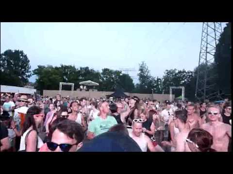 Kolombo plays Fedorovski Brookyn@Sterne & Bass 2015 Open Air Berlin