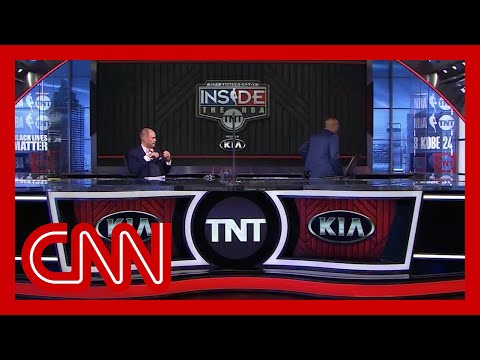 Kenny Smith walks off set in solidarity with NBA players Video