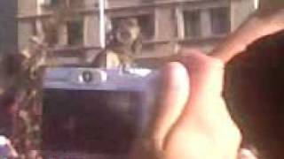 LA PEQUEÑA GIGANTE Y SU TIO LLEGANDO A LA PLAZA BULNES