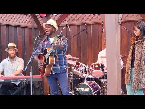 Taylor Rae - "Use Me" Bill Withers cover Featuring Mokili Wa Live at Moe's Alley