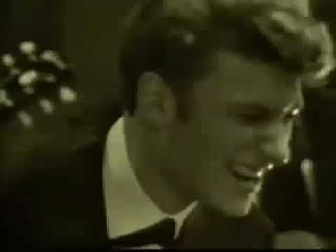 UNE POIGNÉE DE TERRE   JOHNNY HALLYDAY