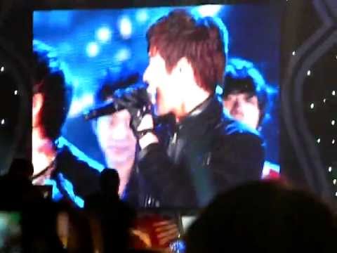 111009 shinee beast txvq and 2PM at the allkpop free concert
