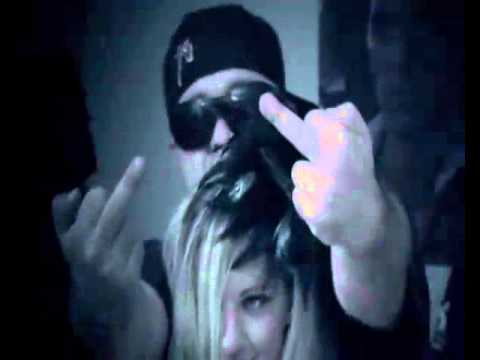 XARMANIS BILLY SIO  feat. Taki Tsan  HIGH OSO DE PAEI  OFFICIAL CLIP (subscribe for updates)