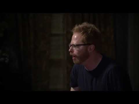 Modern Family 1x19 - There is a man in Lily's room