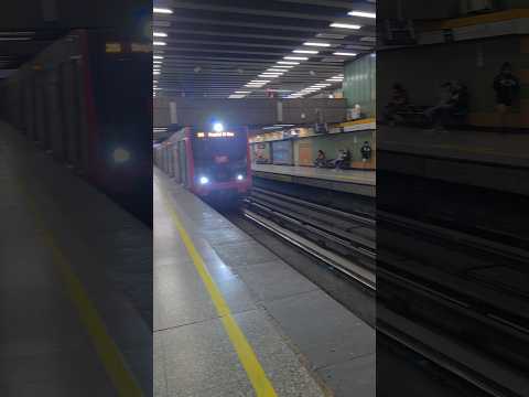Metro de Santiago 🇨🇱 | Línea 2 | Par de NS-16 N.°2149 y NS-16 N.°2132 Ubicado en Estación San Miguel