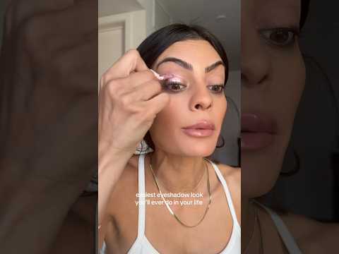 EASIEST EYESHADOW TUTORIAL IN THE WORLD