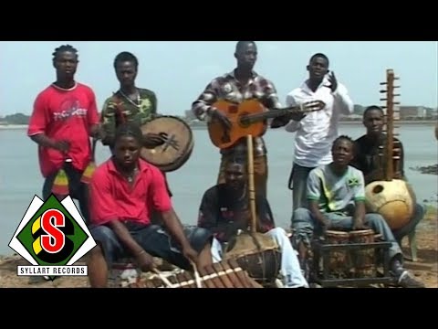 Les Espoirs de Coronthie - Guinée Remix (Clip Officiel)