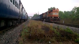 preview picture of video 'Lokmanya Tilak Kochuveli Express accelerates hard at Barkur'