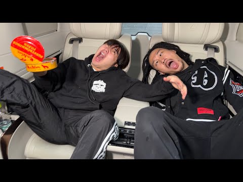 高速道路で世界一臭いシュールストレミング開封してみた【ドッキリ】