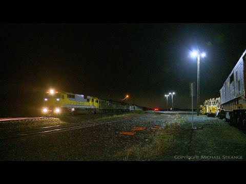 7761V QUBE Grain Train At Night With GML10, 8037, 8044 & 44202 - PoathTV Australian Railways