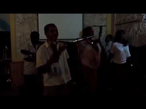 Grupo Cubano Son Daily tocando O Que Será (À Flor da Terra) de Chico Buarque em Havana, Cuba