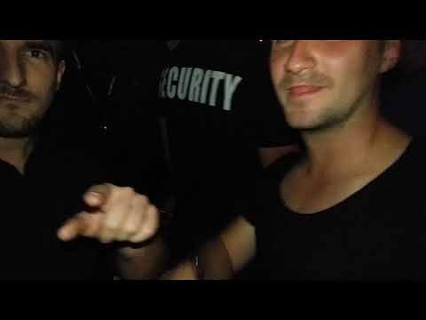 Sandra Afrika sexy video photobombing