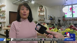 How do florists get ready for the busy day