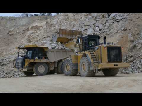 CAT Caterpillar 990H loads 775F trucks - part 2