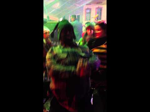 Carnaval ninof 2013 "Allarken ont daunsken ont stadhoisj" tes ter vaneir oever!