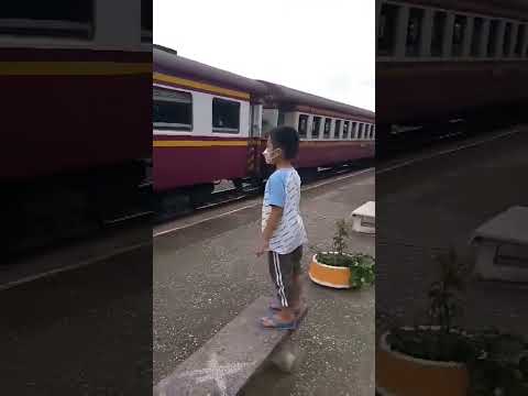 วันนี้เราไปดูรถไฟที่สถานีรถไฟนาประดู่