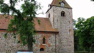 preview picture of video 'Dötlingen Oldenburgerland: Glocken 2 & 3 der Evangelisch Lutherisch Kirche'