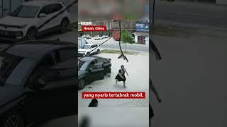 Download lagu Anak kecil hampir tertabrak mobil, diselamatkan kakaknya - BBC News Indonesia mp3