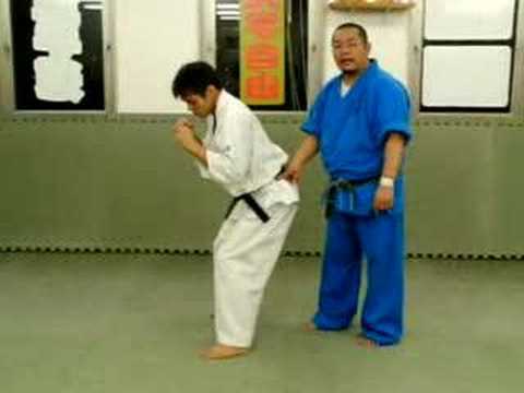 約束組打　入身転体→足払い