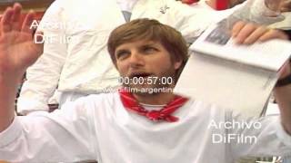 DiFilm - Fiesta de San Fermin - Gente en las calles de Pamplona 1994