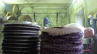 preview picture of video 'moulin à huile d'olive de Callian dans le Var : De l'olive à l'huile, transformation artisanale'