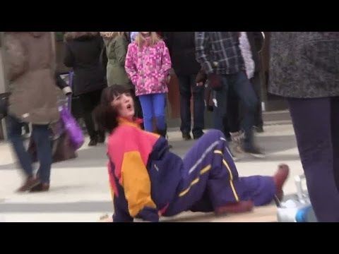 Malins häftiga breakdance - Snurra flaskan (TV4 Play)
