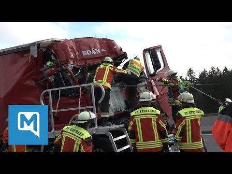 Unfall A9 Richtung Nürnberg: LKW rast in Stauende bei Gefrees