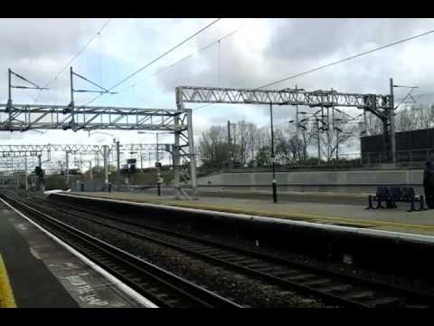 Freightliner 66 587 passes P7 at Nuneaton, 30 April, 2016