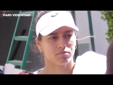 Jessica Bouzas Maneiro with fans @ Paris 23 may 2025 before Roland Garros French Open Tennis