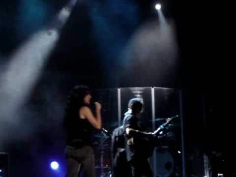 Alanis Morissette Turn 2009 BH