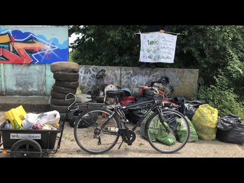 ++OMG++ MOTORINO E ABBIGLIAMENTO ABBANDONATI...ALLA METRO' DI BUSSERO?