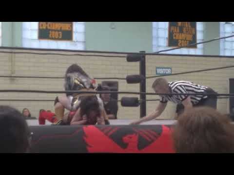 Laura Loveless crawls to escape Honey Badger's Single Leg Crab!