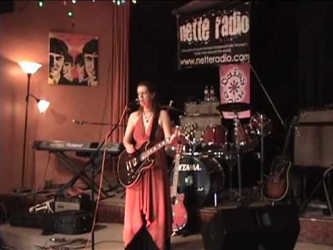 Astrid Chevallier - Drumming Song - 2011 07 08 - Nette Radio