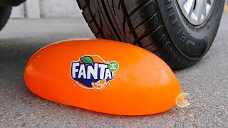 Aplastando Cosas Crujientes con el Coche | Experimento: Globo de Fanta VS Rueda de Coche