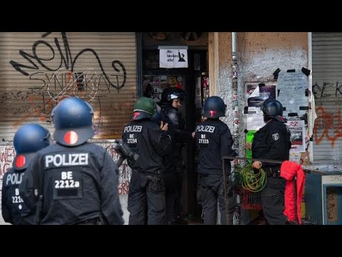 Polizei räumt Szenekneipe „Syndikat“ in Berlin