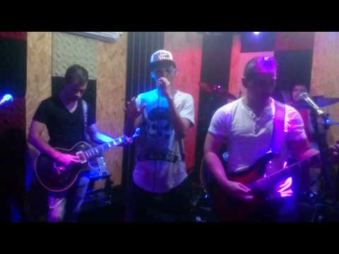 Born in the Shadows - Fúria (Ao vivo SoundUp Studio)