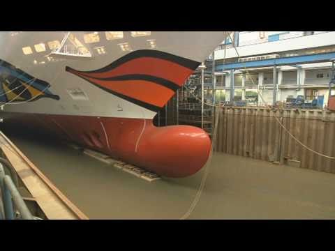 MEYER WERFT - Das Ausdocken der AIDAsol im Zeitraffer