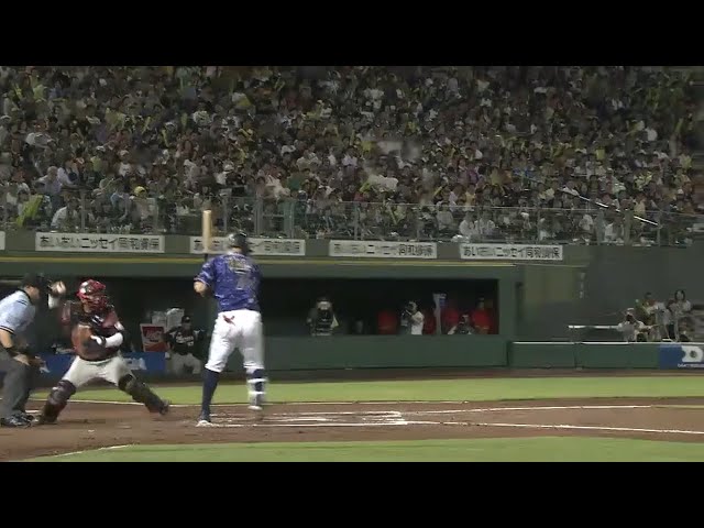 【6回裏】マリーンズ・田村 内野手のような素早い送球を見せる!! 2015/8/14 Bs-M