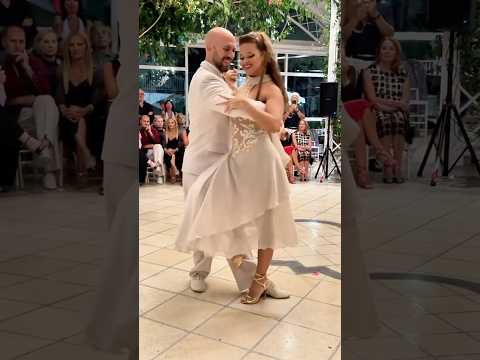 Santiago Giachello & Agostina Tarchini bailan « Nido Gaucho ». #tango #performance #dance #italia