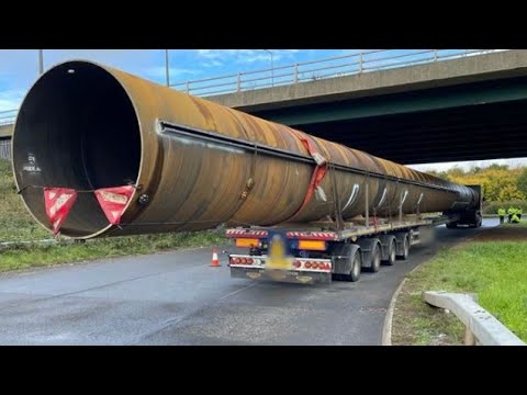 Police Shocked and Stop the Lorry With Huge Long Backload on M4