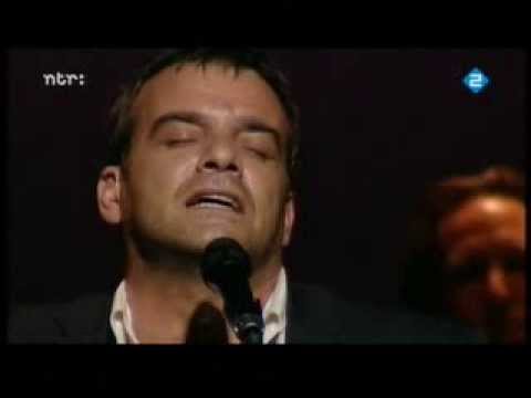 Jeroen Willems sings Jacques Brel, concert fragment part 2.