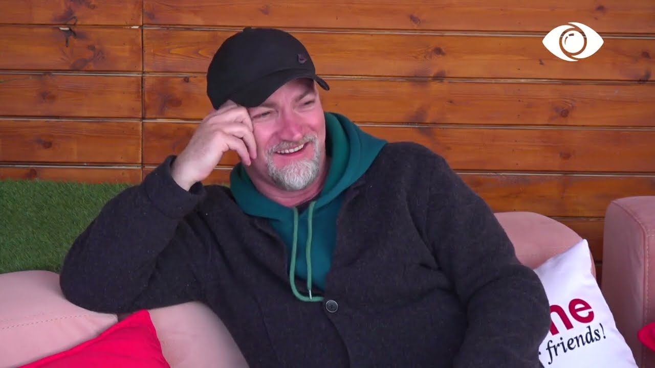 I shikon populli shpifjet dhe manipulimet, Genti komenton situatat në shtëpi