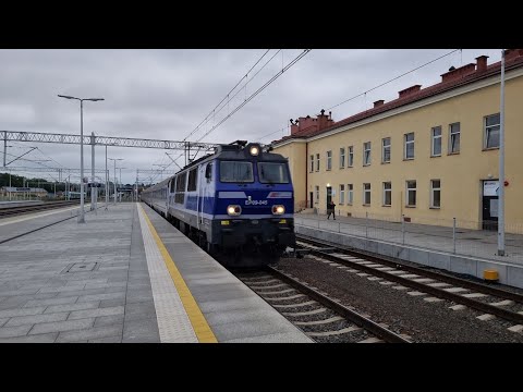 EP09-045 + IC LWÓW EXPRESS z Przemyśla Gł. do Wrocławia Gł.,wjeżdża na stację Rzeszów Gł. 02.08.2021