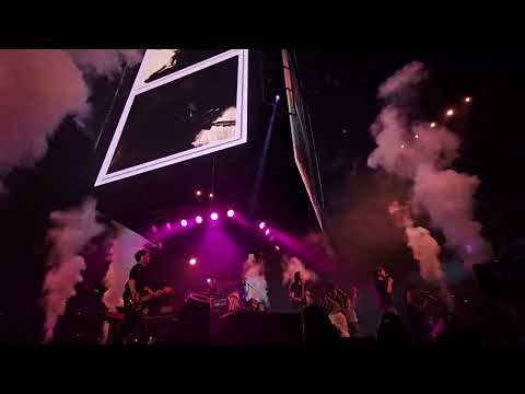 Himno (para los que están jodidos) - Allison y La la love you en el Palacio de los Deportes