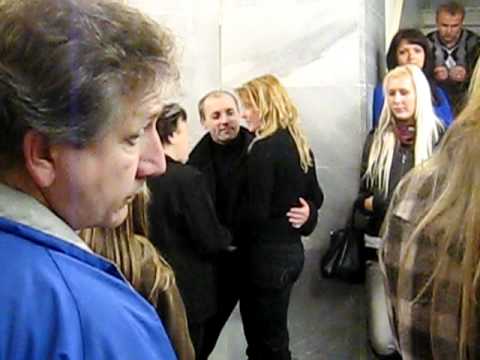 Iveta Bartošová - autogramidá (4.11.2010) - 7/8