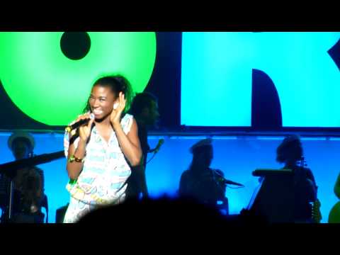 Gorillaz - DARE (HD) (Live @ Heineken Music Hall Amsterdam, 15-11-2010)