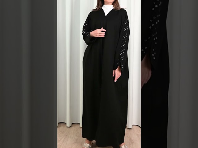 عباية كريب بتطريز يدوي ملون