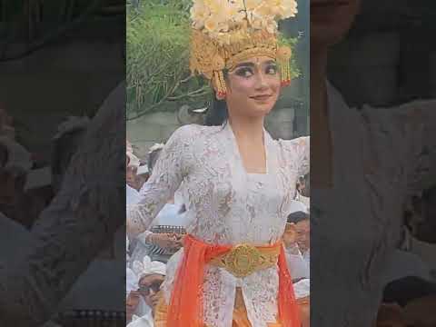 joged pengit Banjar anyar Kuta, penari Ni Putu Eka Maheswari purnama Dewi.